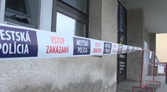 Voda sa valila ako Niagarské vodopády. Budova autobusovej stanice v Topoľčanoch zostáva zatvorená