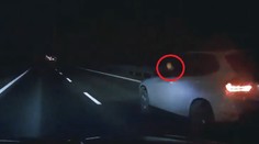VIDEO: Šialenec na BMW v Česku bezhlavo strieľal do áut. Trafil aj cisternu s benzínom