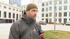 Hádka pre parkovanie sa skončila namierenou zbraňou. Každý z aktérov to vidí inak