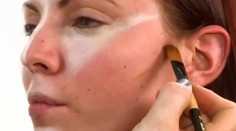 Mejkapové triky: Uberte si kilá na tvári