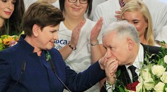 Strana Právo a spravodlivosť zvíťazila vo voľbách v Poľsku