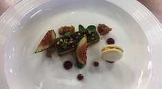 Foie grass s horkou čokoládou a karamelové figy