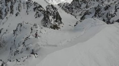 Nešťastie v Tatrách. Po páde lavíny prišiel o život turista