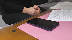 Cez jeden telefonát ju pripravil o úspory, na jej meno navyše zobral úver. Banka chce od nej splátky