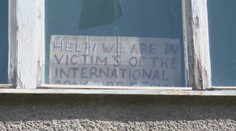 Žena robí susedom z bytovky zo života peklo. Pozrite si, ako vystrája vo dne i v noci