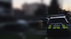 Desivý incident na juhu Slovenska: V dome našli zavraždenú ženu so sečnou ranou na hlave. Manžel v pivnici držal sekeru