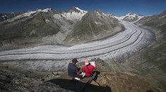 Zánik ľadového kráľovstva: Fotograf porovnal archívne a aktuálne snímky švajčiarskych ľadovcov