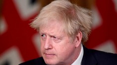 Britský premiér Johnson chce definitívne zrušiť nosenie rúšok 19. júla