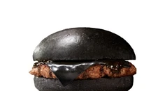 Len v Japonsku nájdete takéto netradičné hamburgery. Sú celé čierne