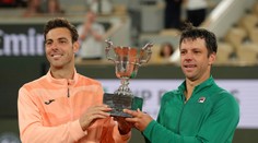 Roland Garros: Víťazný pár sa tešil z premiérového titulu. Briti sa museli pred súpermi skloniť