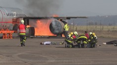 Lietadlo v plameňoch a mimoriadne cvičenie. Na košickom letisku zasahovali desiatky hasičov a záchranárov