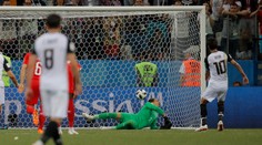 VIDEO: Sommer v tom nie je sám. Pozrite si najbizarnejšie vlastné góly brankárov