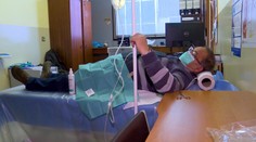 Ladislav na prežitie potrebuje dialýzu. Na rozdiel od iných ju dostáva doma počas spánku