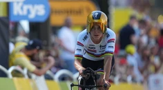 V individuálnej časovke bol najrýchlejší Remco Evenepoel. Najväčší favorit na celkový triumf je v žltom drese