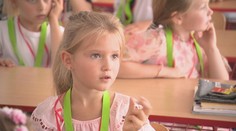Vyučovanie bez zvonenia, či bez známok. Niektorí prváci sa začali učiť po novom