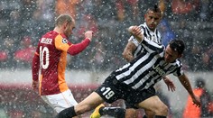 Galatasaray postupuje gólom Sneijdera