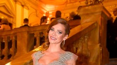 V Prahe sa plesalo. Verešovej mega výstrih zatienila odhalená bradavka