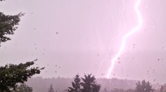Na Slovensko mieria silné búrky. Hrozia prívalové povodne aj krúpy