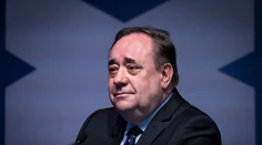 Zomrel bývalý škótsky premiér Alex Salmond. Skolaboval po prednesení prejavu na medzinárodnej konferencii