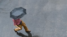 Čaká nás poriadne daždivý deň. Okrem výstrah pred búrkami nie je vylúčené ani krupobitie