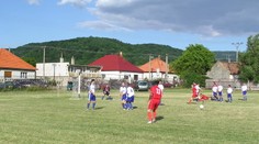 Kovbojka na Spiši: Futbaloví fanúšikovia sa vrhli na rozhodcu!
