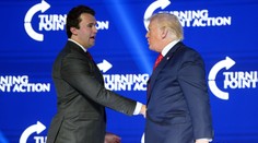 Vražda Charlieho Kirka vyvoláva otázku bezpečnosti podobných podujatí. Politici sa boja a mítingy presúvajú dovnútra