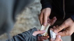 V stánku s pareničkami a oštiepkami ponúkala aj pervitín. Pozrite si zábery z policajnej akcie „Korbáčik“