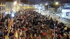 Polícia začala pre zranenie policajtov na protestoch trestné stíhanie