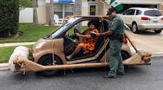Policajt zastavil bizarné auto, vystúpil z neho ufrflaný Fred Flintstone