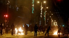 Ako na vojnovom poli. Zápas Olympiakosu zrušili kvôli výtržníkom