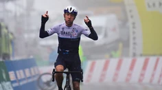 Štvrtú etapu Okolo Romandie vyhral Woods, Sagan o popredné priečky nebojoval