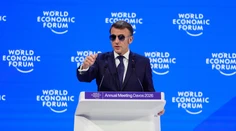 Detail, ktorý zaujal celý svet: Prečo mal francúzsky prezident Macron počas prejavu slnečné okuliare?