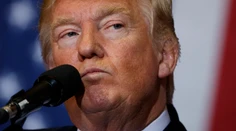 Trump stiahol Clintonovej náskok - delia ho od nej len dva body