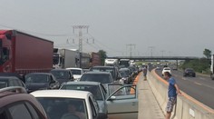 Totálny kolaps na D1: Z Bratislavy do Senca by ste dnes skôr prišli pešo ako autom