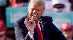 Trump uprostred summitu G20 išiel hrať golf
