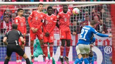 VIDEO: Bayern obral o body milimetrový priamy kop, Dortmund zase gól z 97. minúty