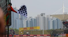 Úradujúci šampión má ďalšie víťazstvo. Verstappen ovládol sobotný šprint v Číne