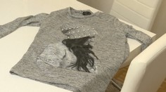 Podnikanie po ázijsky! Rakúšanke ukradli fotku z Facebooku, spravili z nej potlač na svetri