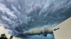 FOTO: Na Slovensko dorazila výrazná búrková línia. Prináša lejak aj silný vietor