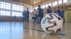 Napäté a vyčerpané. Prílišný tlak na deti evidujú už v nemocniciach