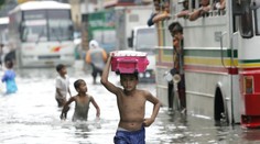 Ničivý tajfún zasiahol Čínu. Evakuovať museli takmer 100- tisíc ľudí