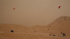 Lyžiarske zjazdovky zafarbil piesok zo Sahary. Znečistil aj ovzdušie v Európe