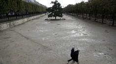 V Paríži a ďalších ôsmich mestách nariadili nočný zákaz vychádzania