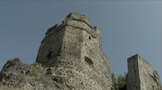 Tekov je plný vinohradov a kultúry. Turistov láka najmä neprebádaná studňa