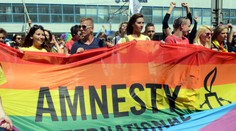 Americká vláda nedovolila viacerým veľvyslanectvám vyvesiť dúhovú vlajku