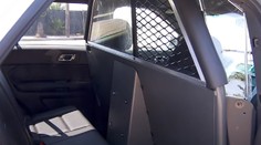 Manželka policajta uviazla v jeho služobnom aute. Po niekoľkých hodinách ju našli mŕtvu