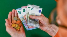 Pracovali do 86 rokov a dnes berú vyše 12-tisíc eur mesačne. Poľsko odhalilo rekordné dôchodky