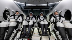 Astronauti sa po piatich mesiacoch vrátili z ISS na Zem