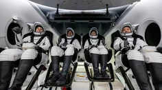 Astronauti sa po piatich mesiacoch vrátili z ISS na Zem