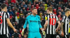 Newcastle vytrápil obhajcu titulu. Dúbravka však napokon trikrát kapituloval a City zvíťazil